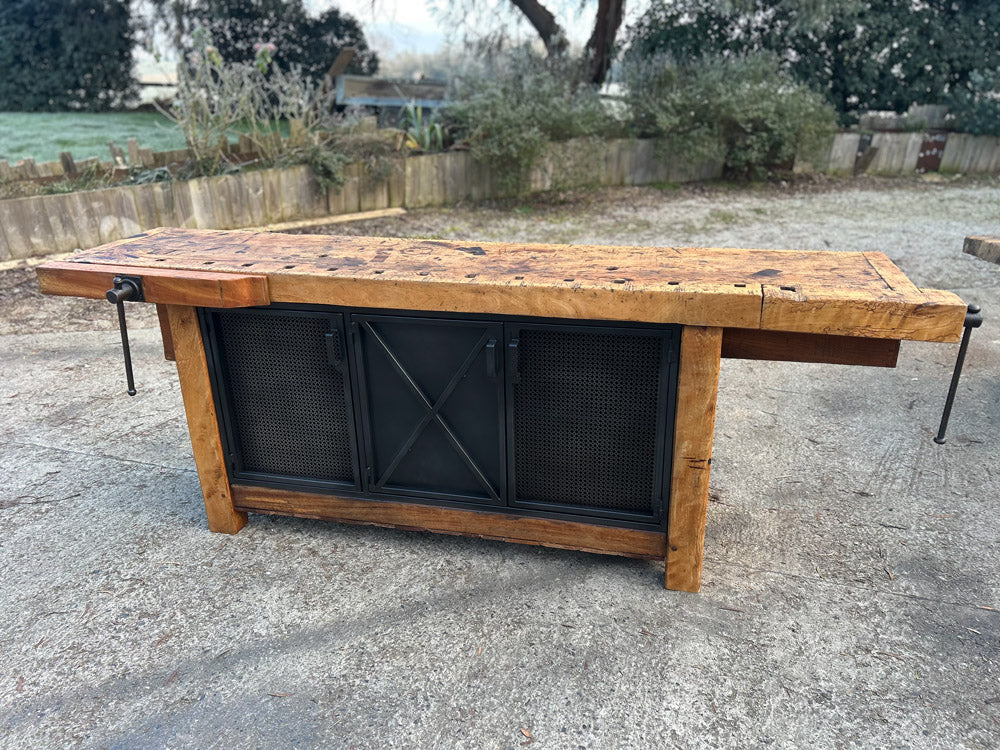 Etabli ancien modifié en buffet N°1