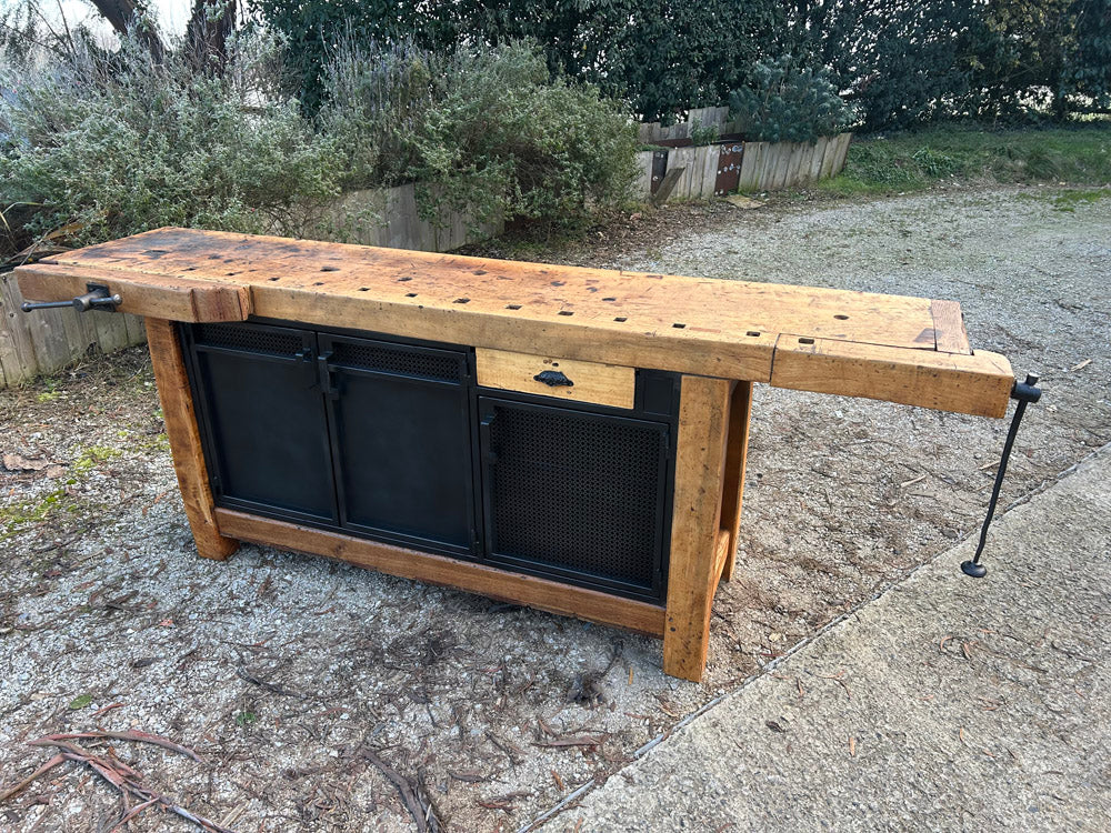 Etabli ancien modifié 3 portes et 1 tiroir