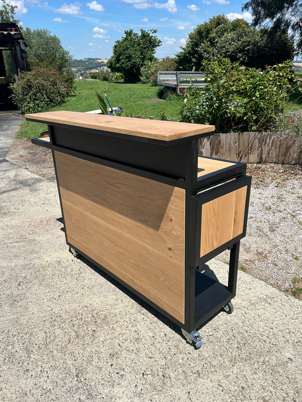 Comptoir Bar mobile Réf 4883 Prix de base : 2200€