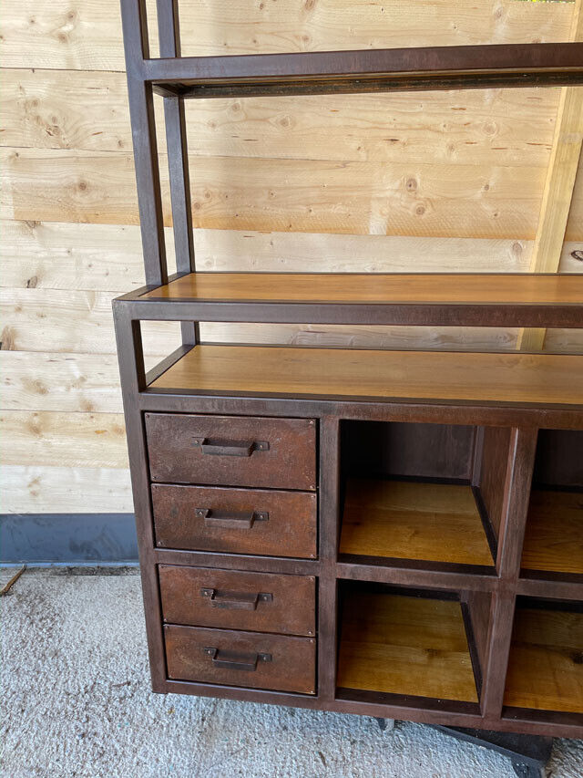 Etagère bibliothèque effet rouillée Prix de base : 2000€ réf : 3695