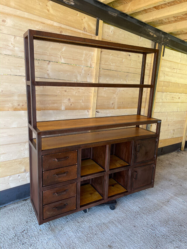 Etagère bibliothèque effet rouillée Prix de base : 2000€ réf : 3695