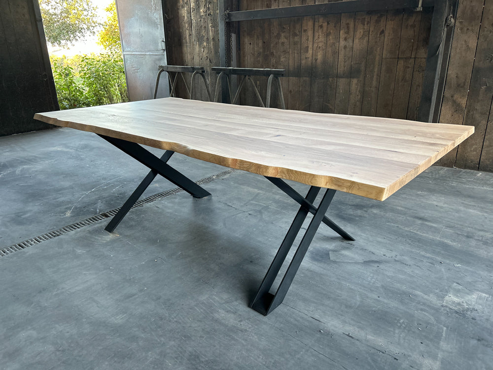 Table piétement Aero Réf 4054 Prix de base : 1490€