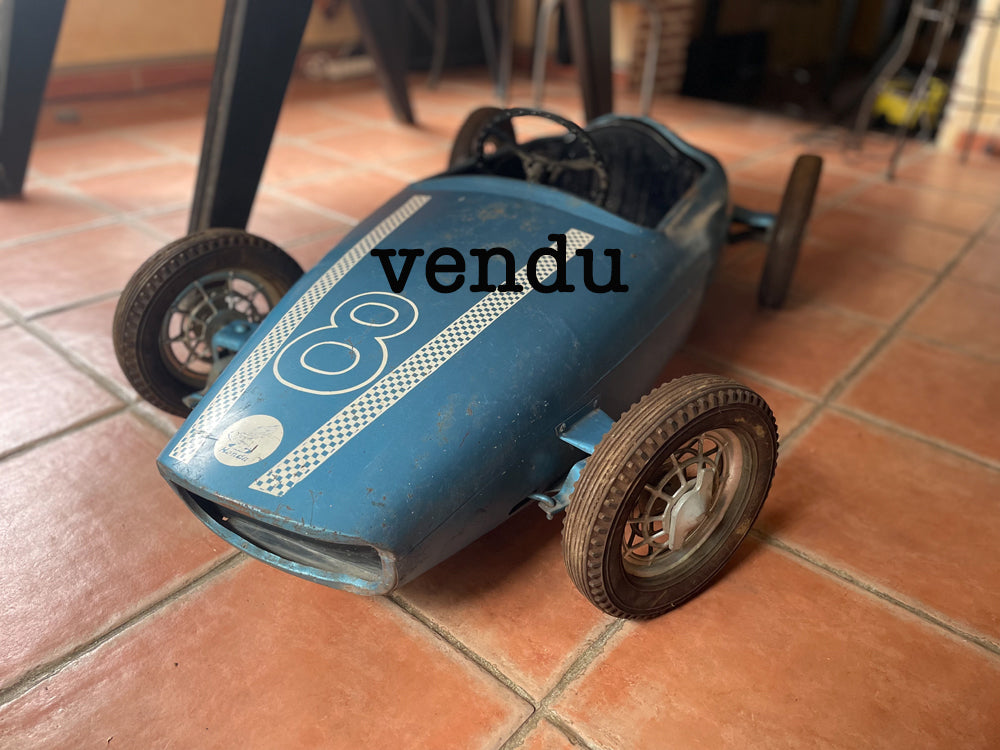 voiture pedale Voiture à pedale Morellet & Guerineau