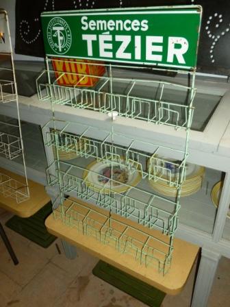 Presentoir publicitaire mural TEZIER 1970