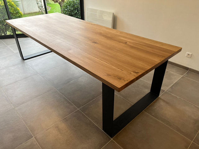 Table piétement fer plat PRIX de base : 2690€ réf 3977