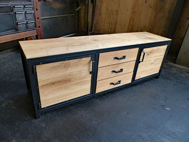 Buffet industriel 3 tiroirs et 2 portes PRIX de base : 1450€ réf 3606