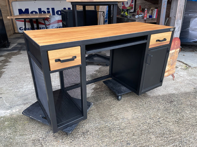 Bureau industriel PRIX de base: 1290€ réf 3193