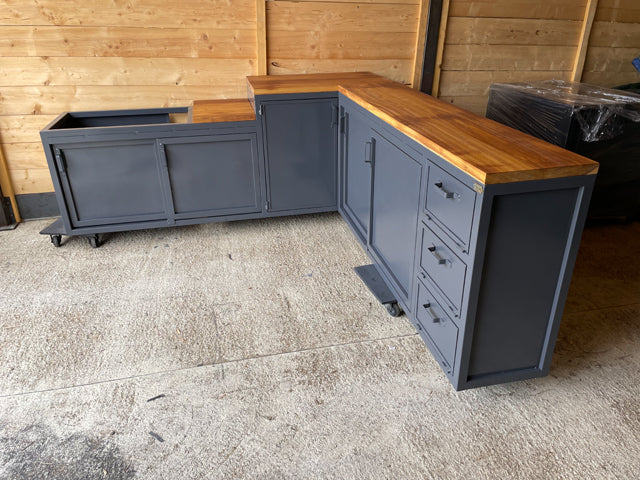 Cuisine d'été design industriel PRIX de base: 4500€ réf 3716