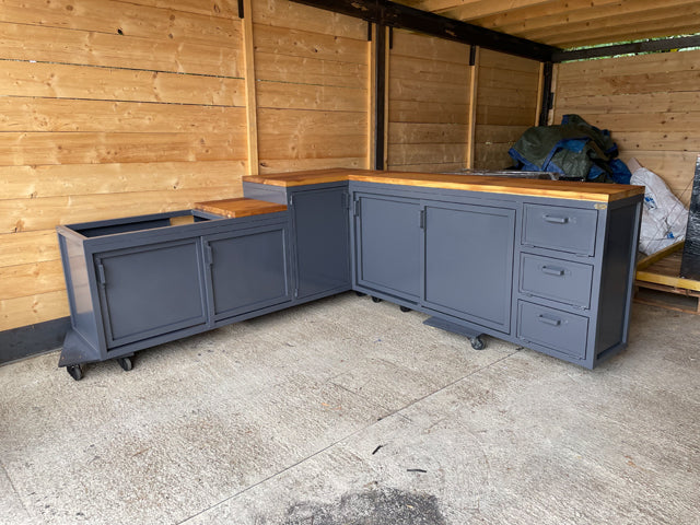 Cuisine d'été design industriel PRIX de base: 4500€ réf 3716