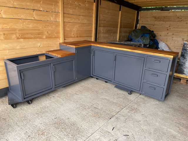 Cuisine d'été design industriel PRIX de base: 4500€ réf 3716