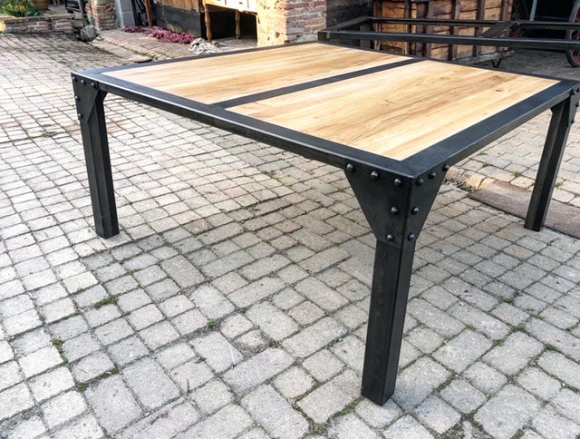 Table industrielle métal riveté Prix de base: 940€ réf 3013