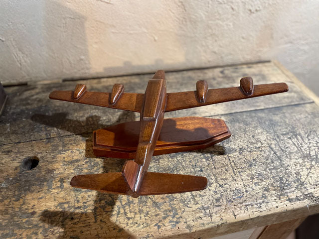 Avion en bois sur socle (1940/50)