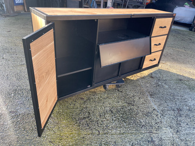 Buffet industriel 4 portes 1 clapet PRIX de base: 1300€ réf 3465
