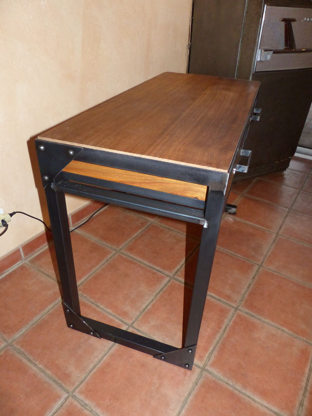 Bureau design industriel riveté PRIX de base: 850€ réf 3447