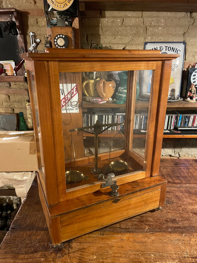 Balance de précision Testut 1900