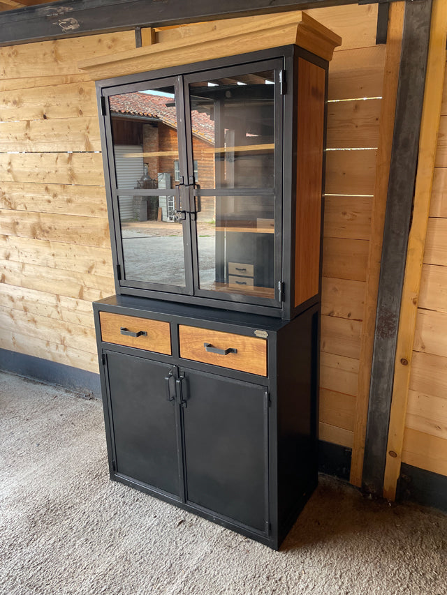 Buffet 2 corps design industriel PRIX de base :2350€ réf 3757