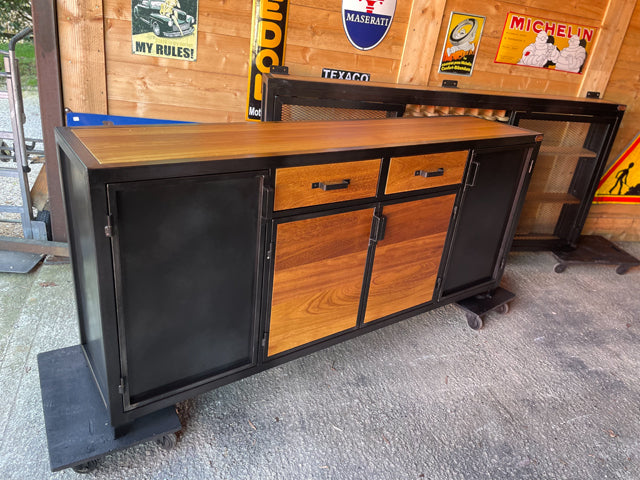 Buffet 2 tiroirs 4 portes PRIX de base: 1500€ réf 3457