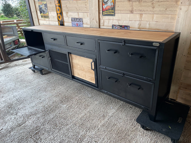 Buffet design industriel 4 clapets PRIX de base:2200€ réf 3768