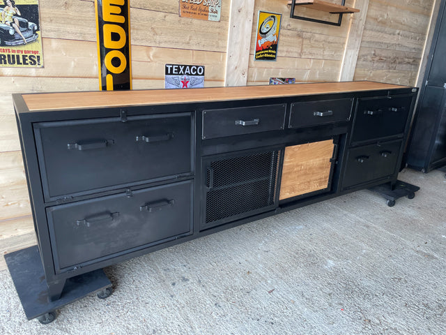 Buffet design industriel 4 clapets PRIX de base:2200€ réf 3768