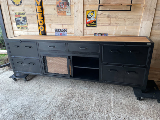 Buffet design industriel 4 clapets PRIX de base:2200€ réf 3768