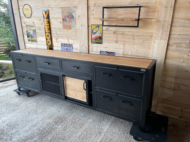 Buffet design industriel 4 clapets PRIX de base:2200€ réf 3768