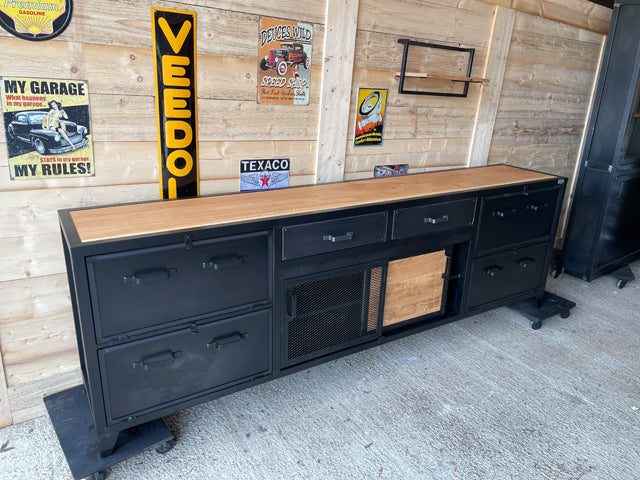 Buffet design industriel 4 clapets PRIX de base:2200€ réf 3768
