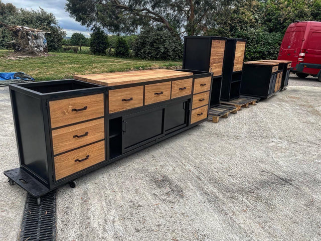 Cuisine sur mesure. PRIX de base : 9500 € Réf 3888