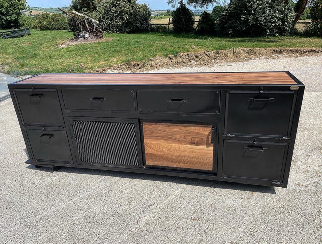 Buffet industriel métal et noyer PRIX : 2500€ réf 3885