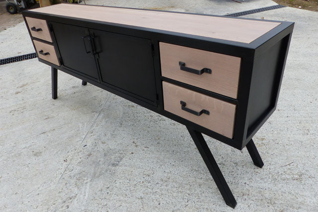 Buffet industriel pieds compas PRIX de base : 1300€ réf 3671