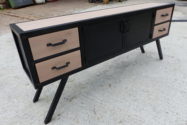 Buffet industriel pieds compas PRIX de base : 1300€ réf 3671