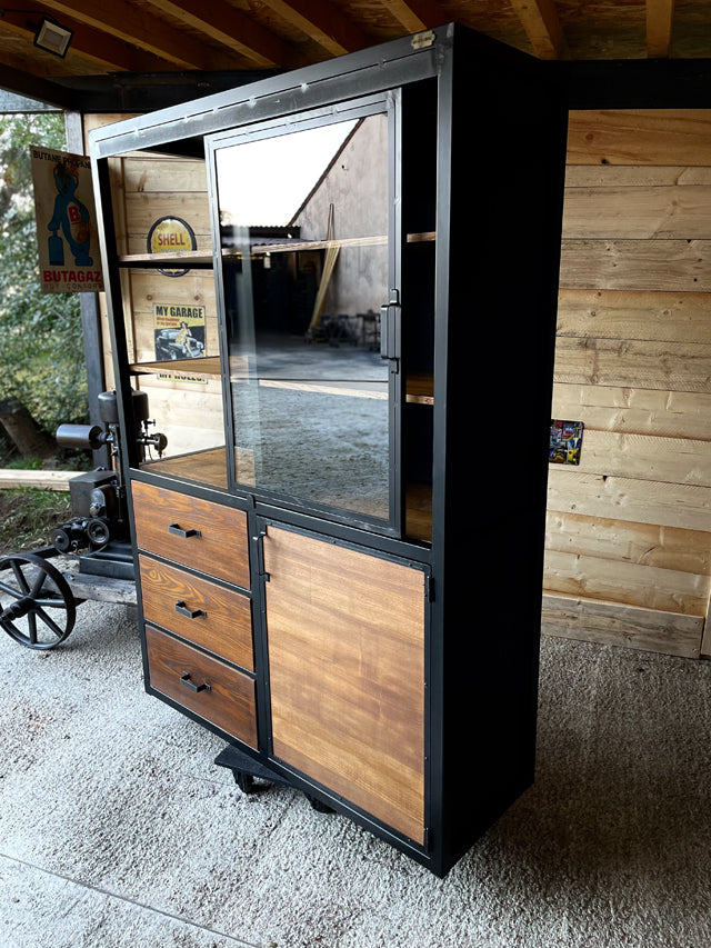 Buffet industriel métal et verre PRIX de base : 1890€ réf 3586