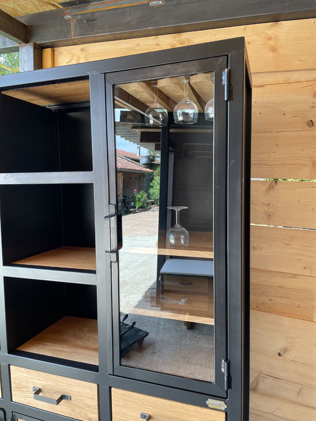 Buffet vitrine design industriel PRIX de base : 2190€ réf 3715