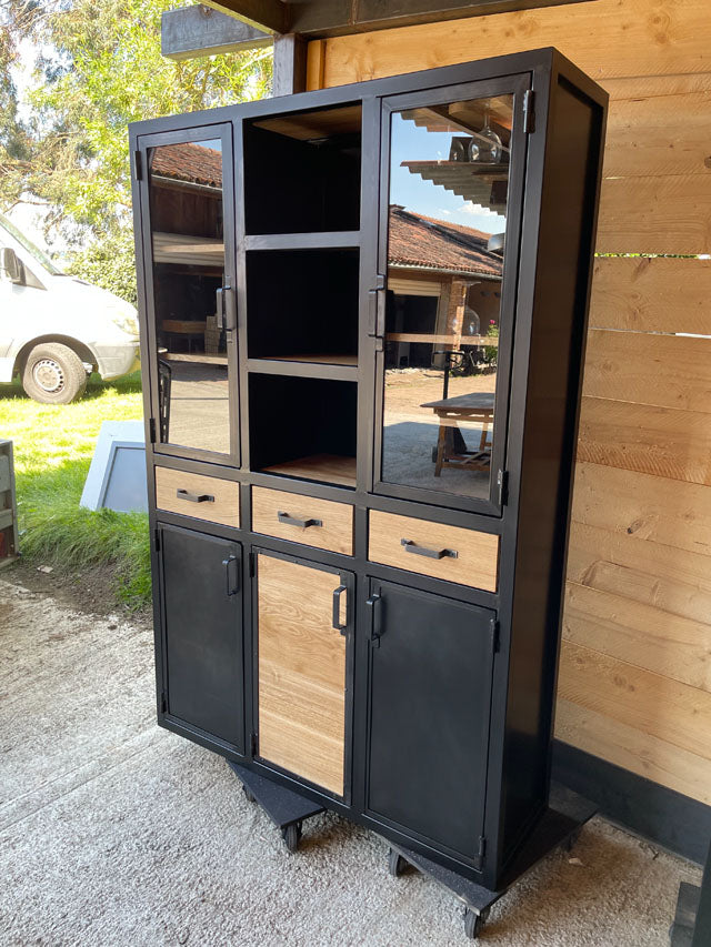 Buffet vitrine design industriel PRIX de base : 2190€ réf 3715