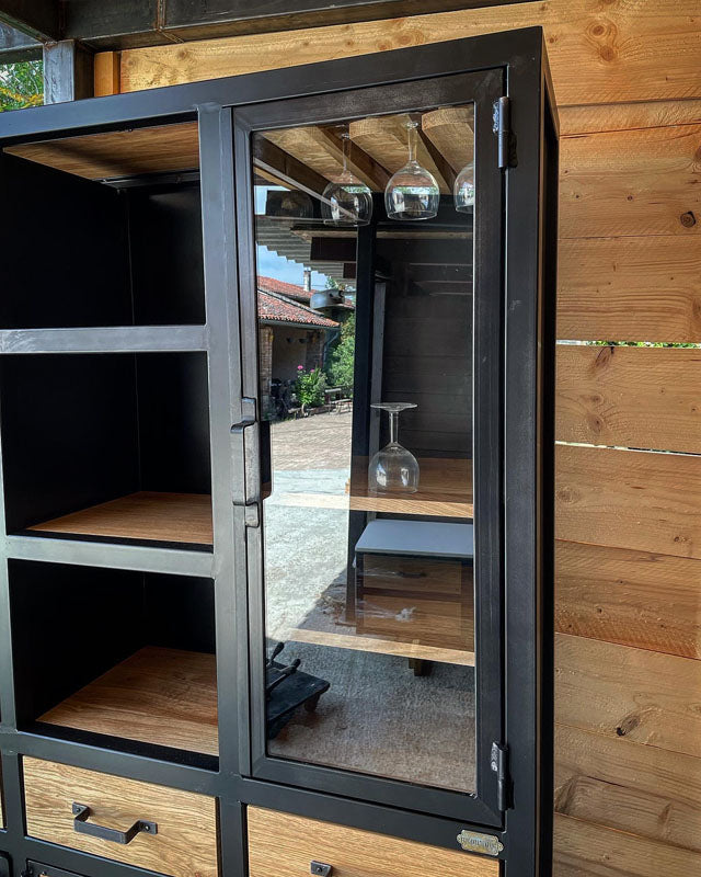 Buffet vitrine design industriel PRIX de base : 2190€ réf 3715