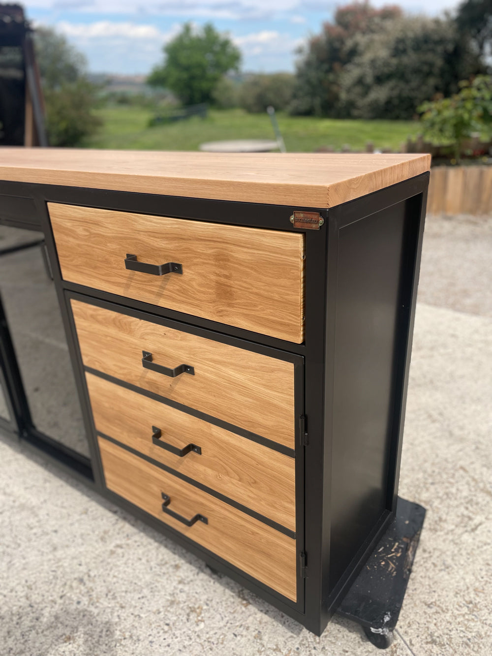 Buffet industriel portes verres PRIX de base : 2200€. réf 4029