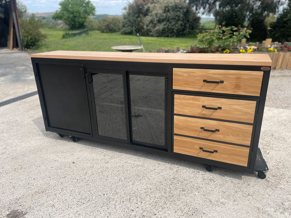 Buffet industriel portes verres PRIX de base : 2200€. réf 4029