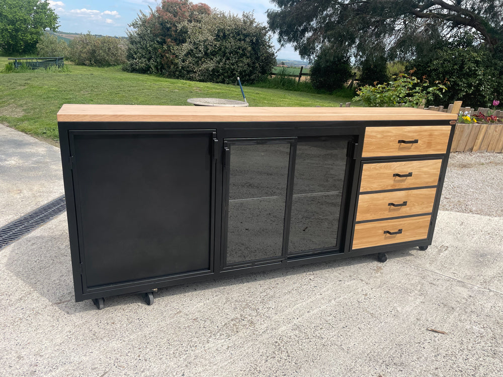Buffet industriel portes verres PRIX de base : 2200€. réf 4029
