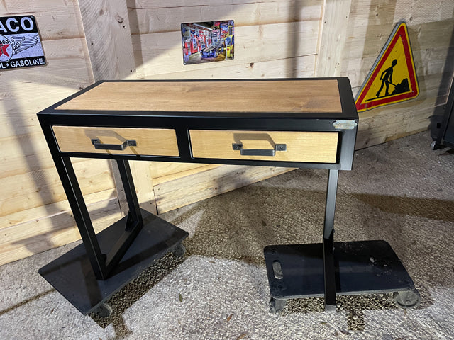 Bureau design industriel riveté PRIX de base: 850€ réf 3447