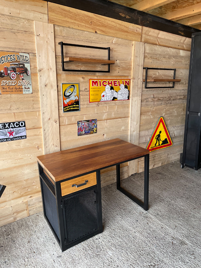 Bureau design industriel PRIX de base: 990€ réf 3585