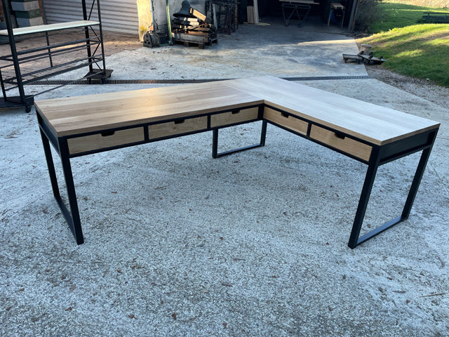 Bureau d'angle 5 tiroirs PRIX de base:1890€ réf 4011