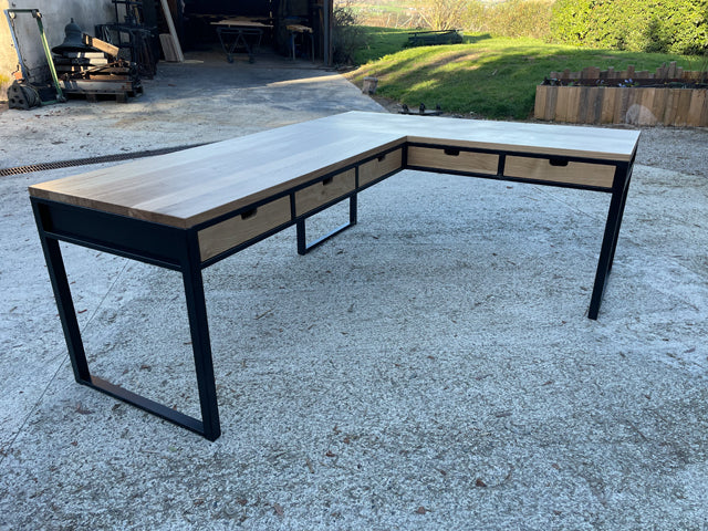 Bureau d'angle 5 tiroirs PRIX de base:1890€ réf 4011