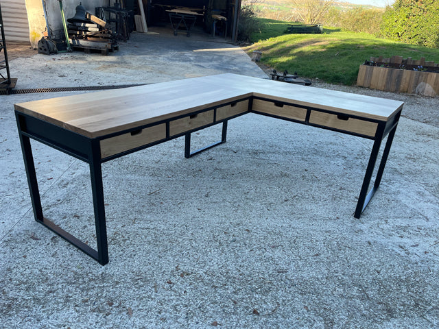 Bureau d'angle 5 tiroirs PRIX de base:1890€ réf 4011