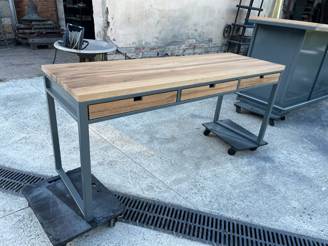 Bureau industriel métal et noyer PRIX de base:1650€ réf 3920