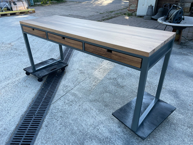 Bureau industriel métal et noyer PRIX de base:1500€ réf 3919