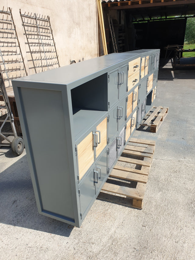 Buffet industriel multi portes PRIX de base : 2800€ réf 3887