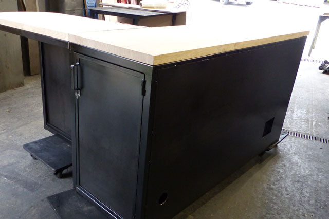 Comptoir d'angle / Banque d'accueil PRIX : 2250€ réf 3609