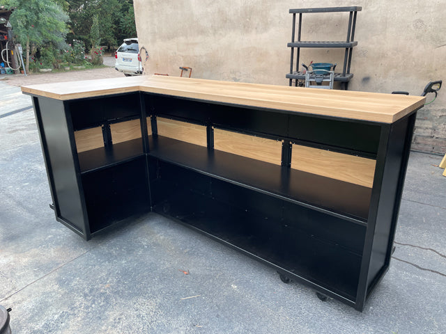 Comptoir industriel simple plateau PRIX de base : 2890€ réf 3929