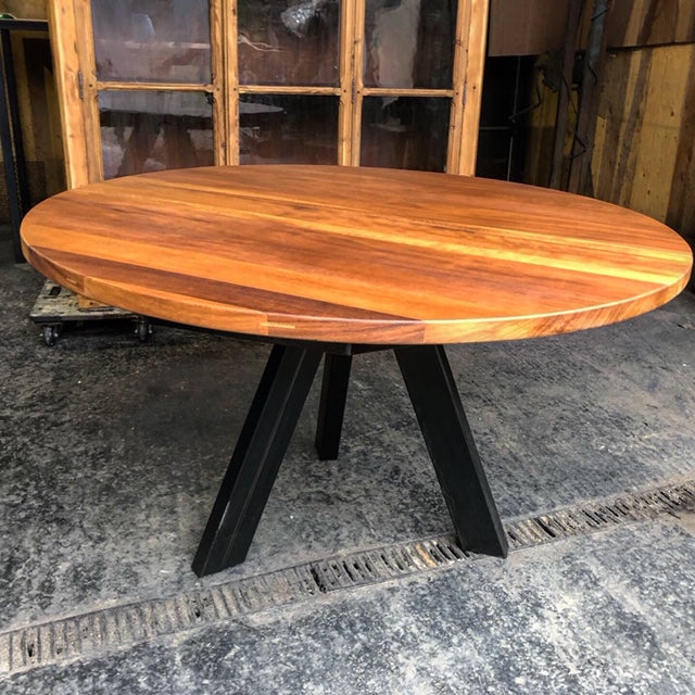 Table ronde industrielle tripode PRIX de base: 1100€ réf 3502
