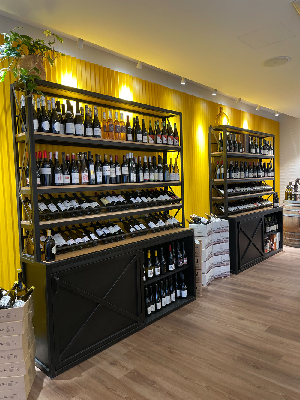 Etagère présentoir cave à vin Prix de base : 2900€ réf 4026