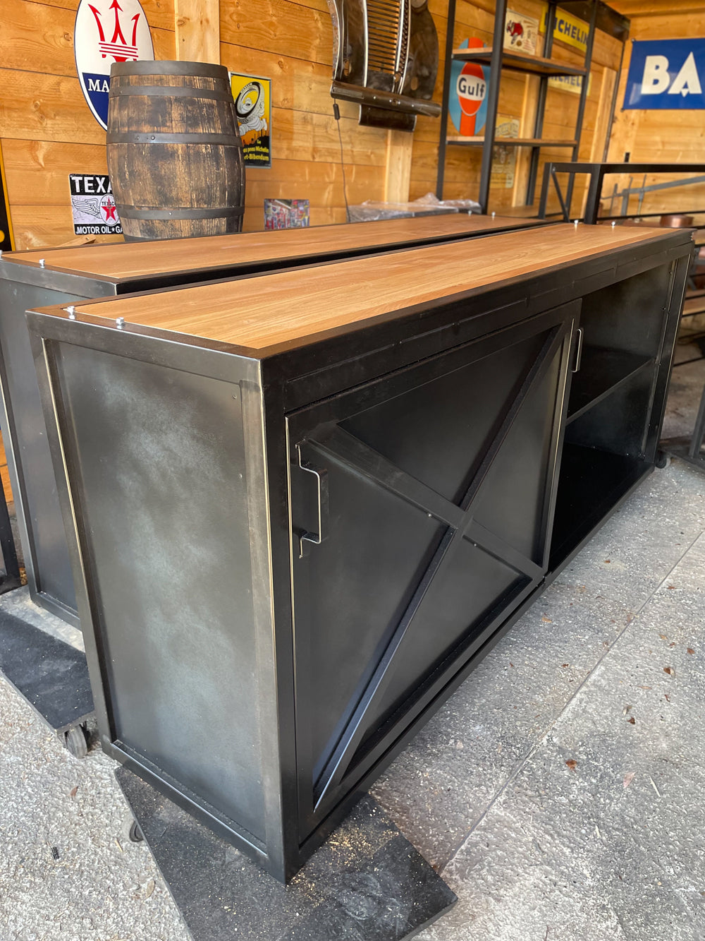 Etagère présentoir cave à vin Prix de base : 2900€ réf 4026